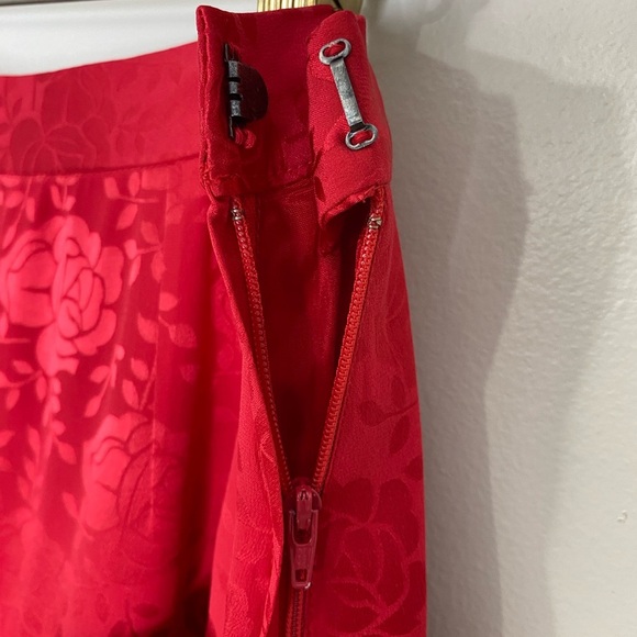 UNIQUE 100% SILK FLORAL PRINT PENCIL/ FLARED SKIRT VIBRANT RED SIZE 10 - Picture 7 of 10
